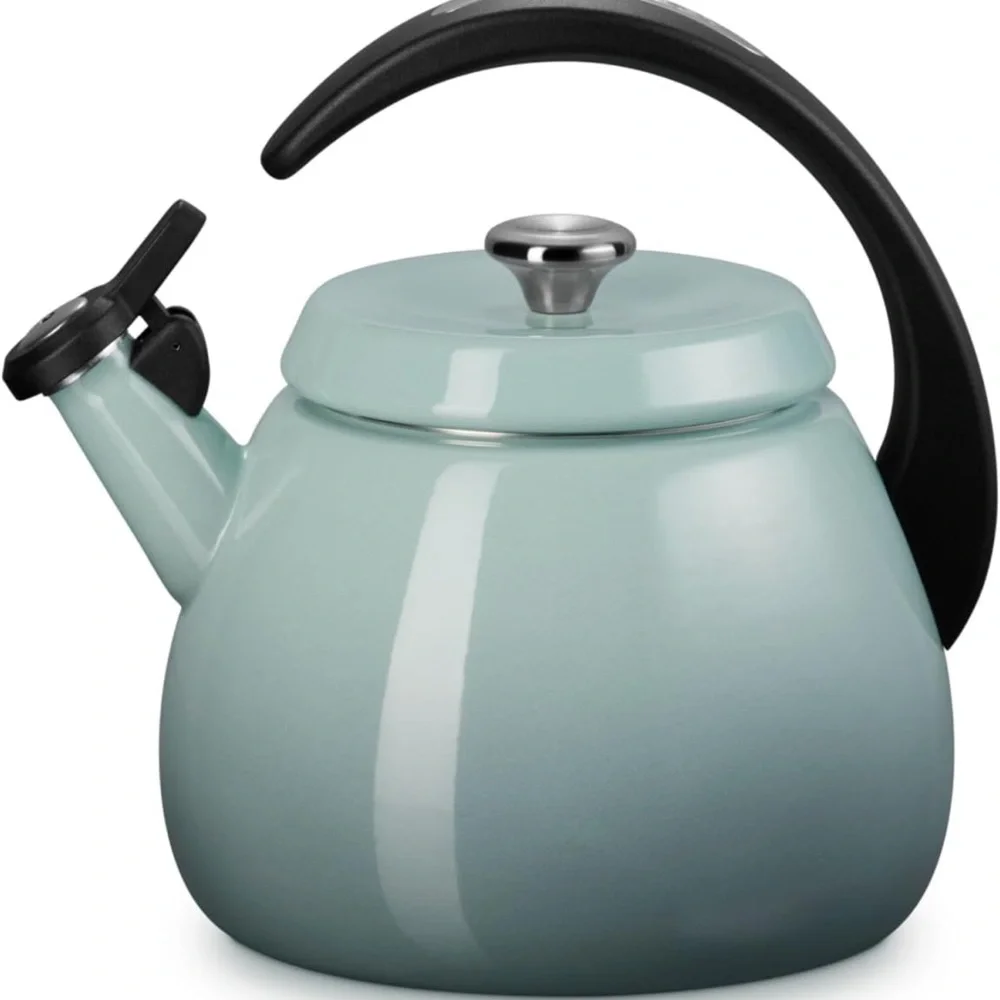 Le Creuset Red Cookware for Modern Kitchens - Picture 2 of 4